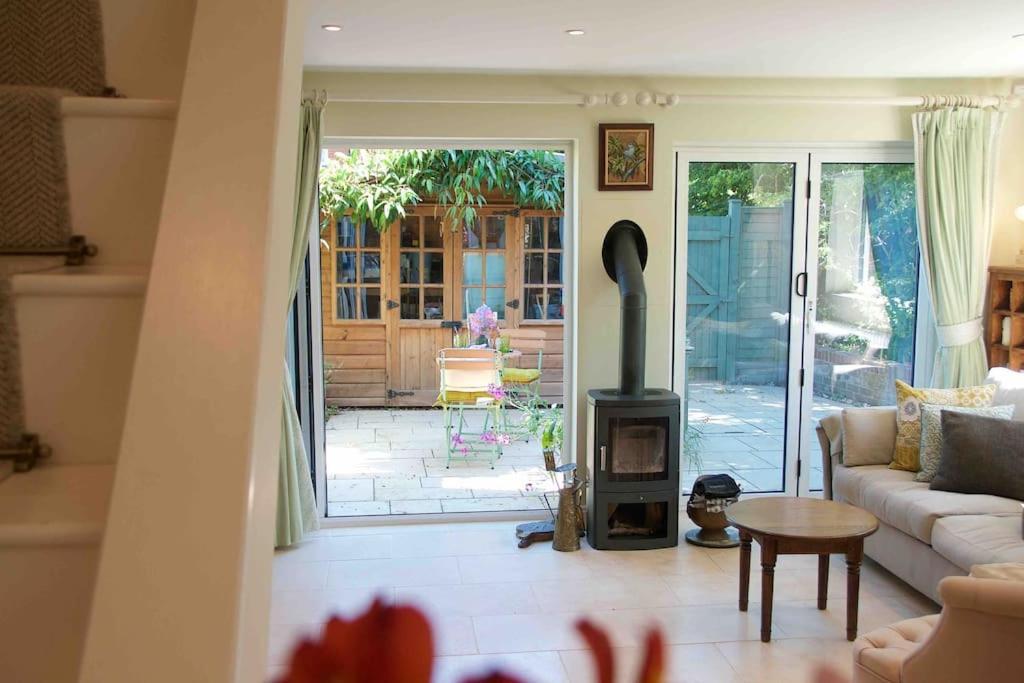 Canal View 2 Bedrooms End Of Terrace Chichester Exterior photo