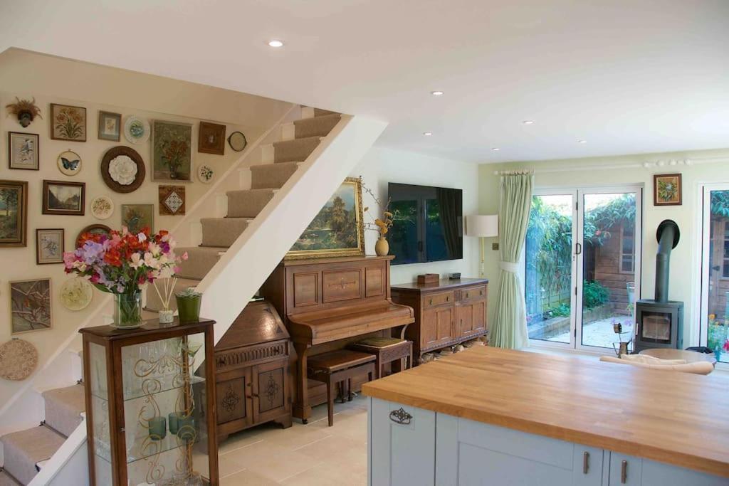 Canal View 2 Bedrooms End Of Terrace Chichester Exterior photo