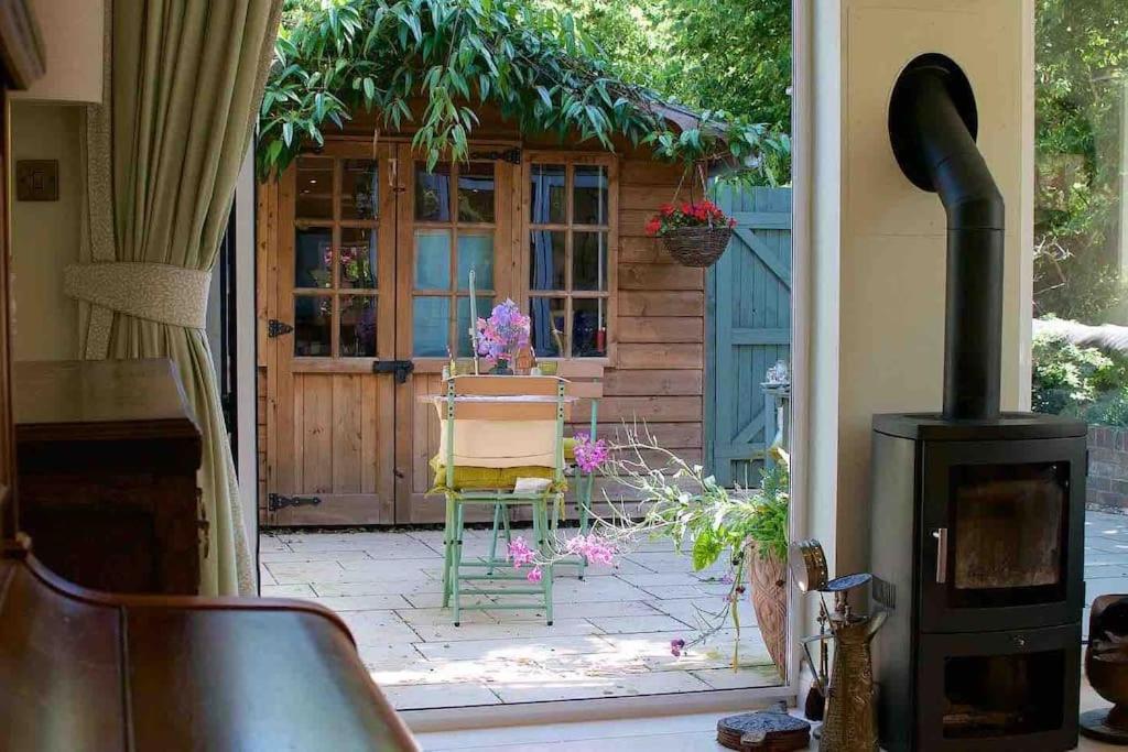 Canal View 2 Bedrooms End Of Terrace Chichester Exterior photo